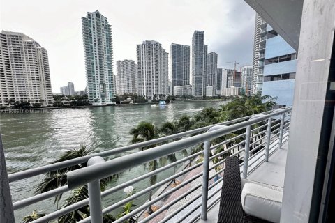 Condominio en alquiler en Miami, Florida, 2 dormitorios, 109.44 m2 № 1952065 - foto 22