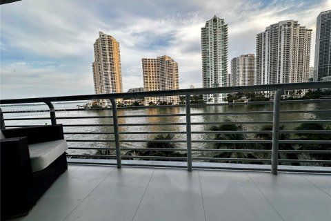 Condominio en alquiler en Miami, Florida, 2 dormitorios, 109.44 m2 № 1952065 - foto 13