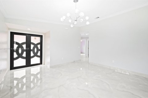 Villa ou maison à vendre à Hialeah, Floride: 4 chambres, 138.24 m2 № 1981266 - photo 4
