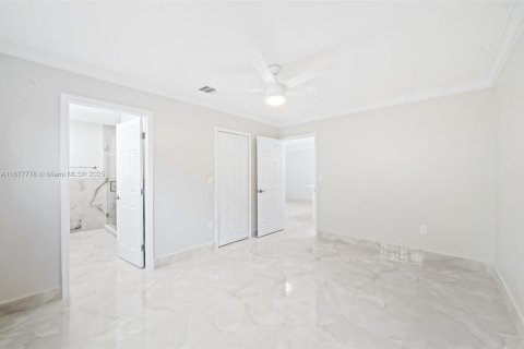Villa ou maison à vendre à Hialeah, Floride: 4 chambres, 138.24 m2 № 1981266 - photo 14