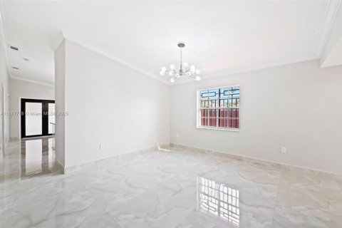 Villa ou maison à vendre à Hialeah, Floride: 4 chambres, 138.24 m2 № 1981266 - photo 5