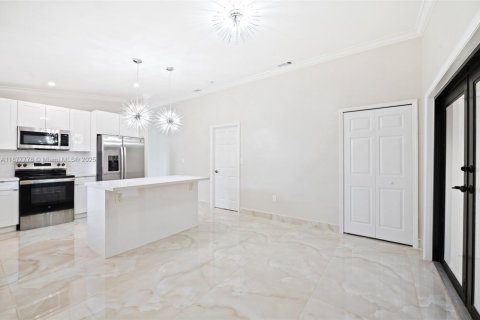 Villa ou maison à vendre à Hialeah, Floride: 4 chambres, 138.24 m2 № 1981266 - photo 11