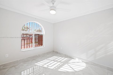 Villa ou maison à vendre à Hialeah, Floride: 4 chambres, 138.24 m2 № 1981266 - photo 17