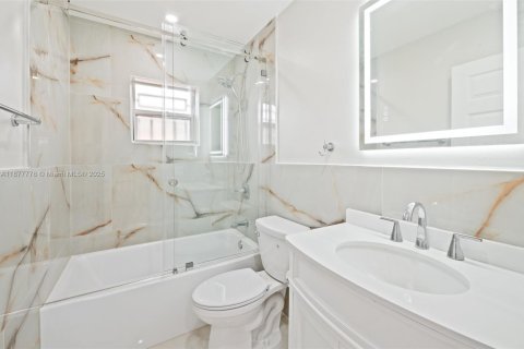 Villa ou maison à vendre à Hialeah, Floride: 4 chambres, 138.24 m2 № 1981266 - photo 19
