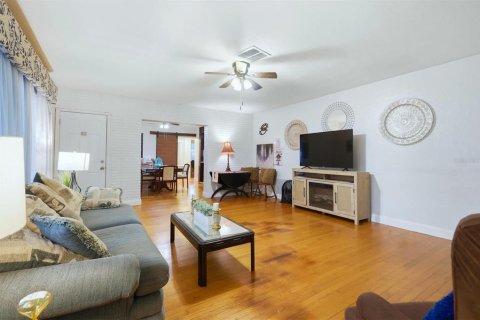 Casa en venta en Saint Petersburg, Florida, 3 dormitorios, 138.05 m2 № 2166859 - foto 9