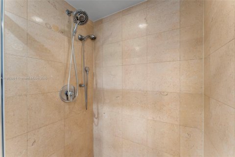 Condo in Hallandale Beach, Florida, 1 bedroom  № 1978137 - photo 13