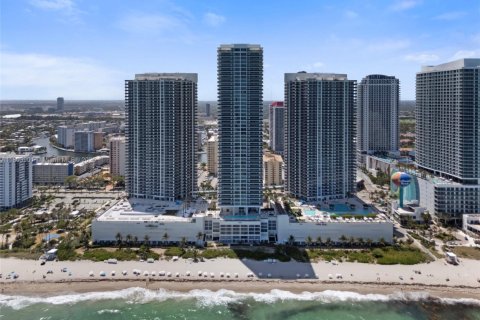 Condo in Hallandale Beach, Florida, 1 bedroom  № 1978137 - photo 23