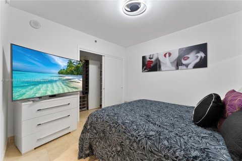 Condo in Hallandale Beach, Florida, 1 bedroom  № 1978137 - photo 11