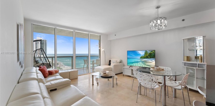 Condo in Hallandale Beach, Florida, 1 bedroom  № 1978137