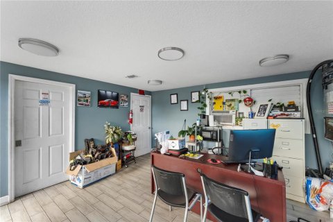 Propiedad comercial en venta en Bradenton, Florida, 398.83 m2 № 2157159 - foto 7