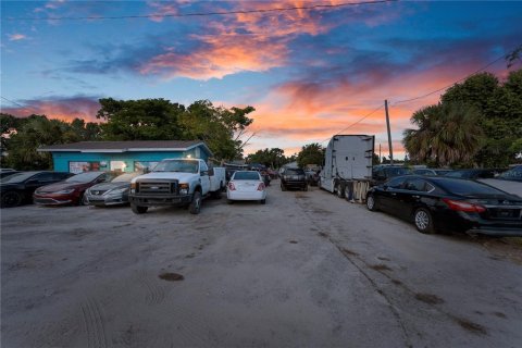Propiedad comercial en Bradenton, Florida 398.83 m2 № 2157159