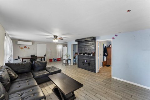 Propiedad comercial en venta en Bradenton, Florida, 398.83 m2 № 2157159 - foto 9