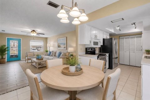 House in Edgewater, Florida 2 bedrooms, 96.43 sq.m. № 2196450 - photo 13