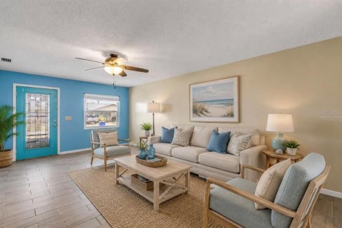 House in Edgewater, Florida 2 bedrooms, 96.43 sq.m. № 2196450 - photo 4