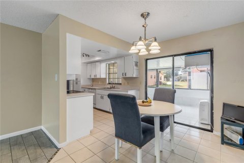 House in Edgewater, Florida 2 bedrooms, 96.43 sq.m. № 2196450 - photo 12