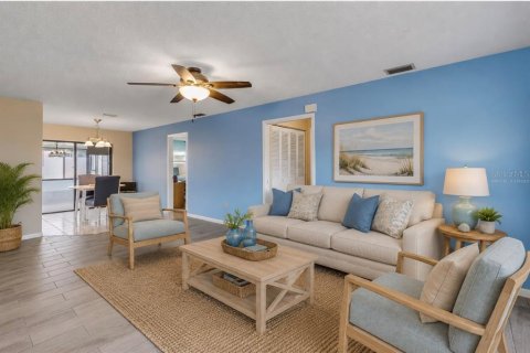 House in Edgewater, Florida 2 bedrooms, 96.43 sq.m. № 2196450 - photo 9