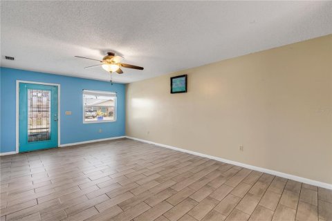 House in Edgewater, Florida 2 bedrooms, 96.43 sq.m. № 2196450 - photo 5