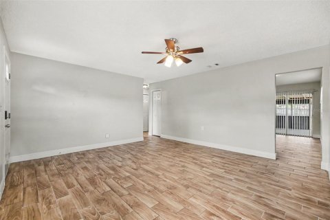 Casa en venta en Tampa, Florida, 2 dormitorios, 104.05 m2 № 2349735 - foto 9