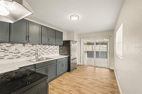 Casa en venta en Tampa, Florida, 2 dormitorios, 104.05 m2 № 2349735 - foto 12