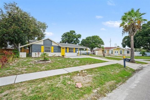 Casa en venta en Tampa, Florida, 2 dormitorios, 104.05 m2 № 2349735 - foto 4