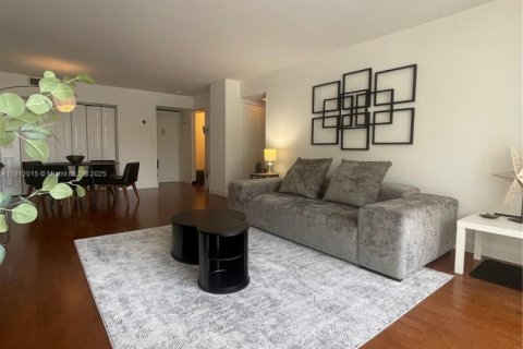 Copropriété à louer à Aventura, Floride: 2 chambres, 105.54 m2 № 1935556 - photo 1