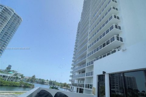 Copropriété à louer à Aventura, Floride: 2 chambres, 105.54 m2 № 1935556 - photo 19