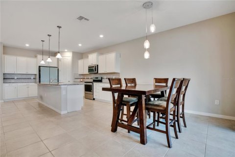 Casa en venta en Davenport, Florida, 5 dormitorios, 275.55 m2 № 1905537 - foto 12
