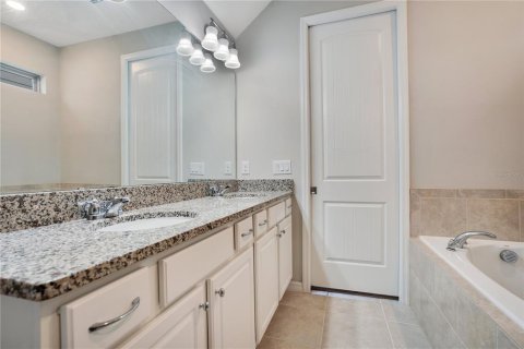 Casa en venta en Davenport, Florida, 5 dormitorios, 275.55 m2 № 1905537 - foto 24