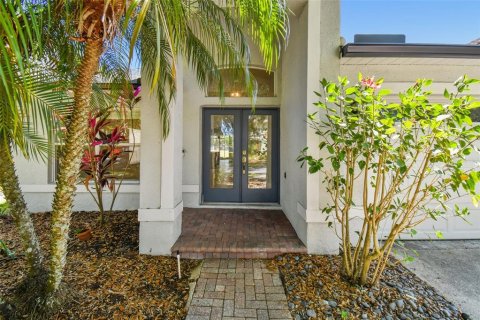 Villa ou maison à louer à Tampa, Floride: 3 chambres, 192.68 m2 № 2419169 - photo 2