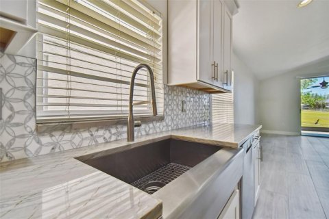 Villa ou maison à louer à Tampa, Floride: 3 chambres, 192.68 m2 № 2419169 - photo 6