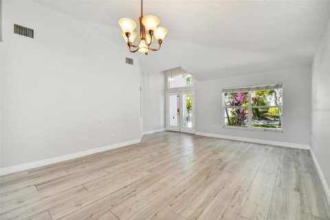 Villa ou maison à louer à Tampa, Floride: 3 chambres, 192.68 m2 № 2419169 - photo 10
