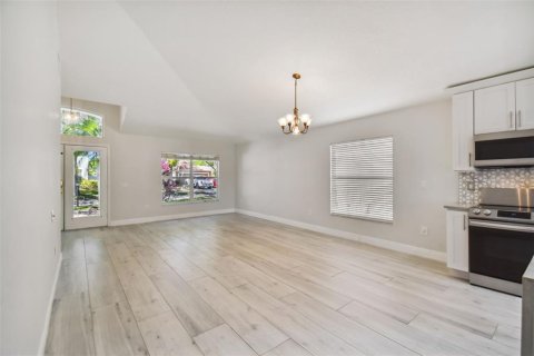 Villa ou maison à louer à Tampa, Floride: 3 chambres, 192.68 m2 № 2419169 - photo 11