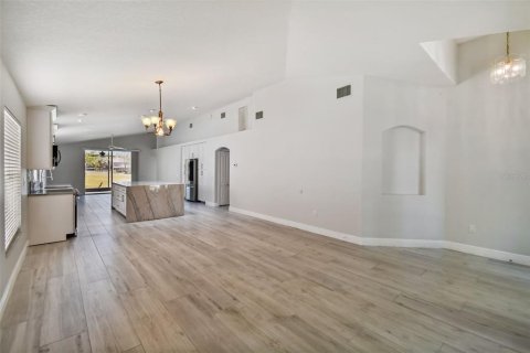 Villa ou maison à louer à Tampa, Floride: 3 chambres, 192.68 m2 № 2419169 - photo 4