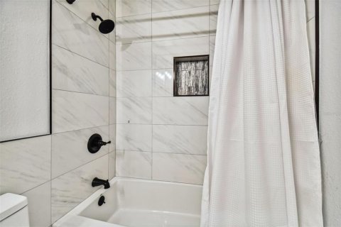 Villa ou maison à louer à Tampa, Floride: 3 chambres, 192.68 m2 № 2419169 - photo 28
