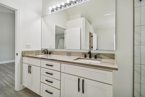 Villa ou maison à louer à Tampa, Floride: 3 chambres, 192.68 m2 № 2419169 - photo 19