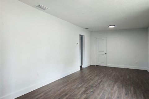 Villa ou maison à vendre à Tampa, Floride: 4 chambres, 107.02 m2 № 2344710 - photo 12