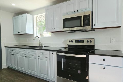 Villa ou maison à vendre à Tampa, Floride: 4 chambres, 107.02 m2 № 2344710 - photo 6