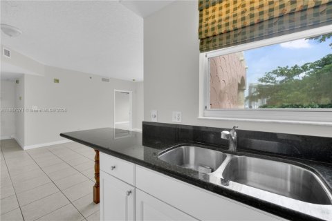 Condominio en venta en Miami, Florida, 2 dormitorios, 81.75 m2 № 1888185 - foto 12