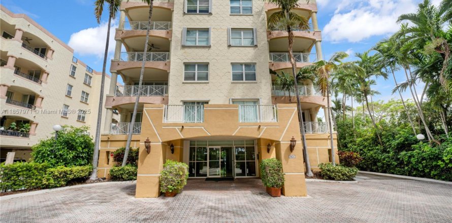 Condominio en Miami, Florida, 2 dormitorios  № 1888185