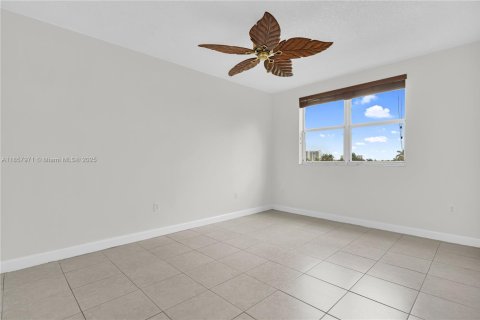 Condominio en venta en Miami, Florida, 2 dormitorios, 81.75 m2 № 1888185 - foto 13
