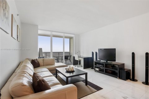 Copropriété à louer à Hallandale Beach, Floride: 2 chambres, 144.37 m2 № 1153338 - photo 1
