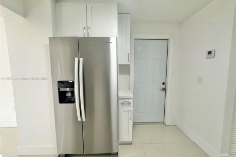 Villa ou maison à vendre à Hollywood, Floride: 3 chambres, 96.99 m2 № 1966515 - photo 21