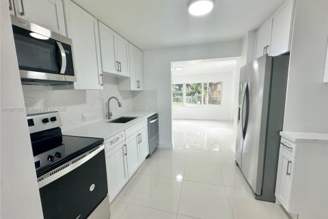 Villa ou maison à vendre à Hollywood, Floride: 3 chambres, 96.99 m2 № 1966515 - photo 23