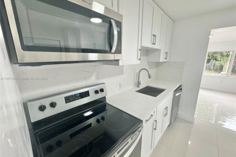 Villa ou maison à vendre à Hollywood, Floride: 3 chambres, 96.99 m2 № 1966515 - photo 22