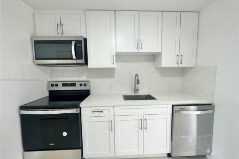 Villa ou maison à vendre à Hollywood, Floride: 3 chambres, 96.99 m2 № 1966515 - photo 24