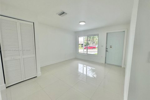 Villa ou maison à vendre à Hollywood, Floride: 3 chambres, 96.99 m2 № 1966515 - photo 17