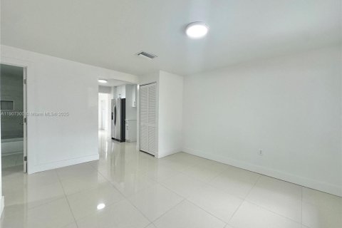 Villa ou maison à vendre à Hollywood, Floride: 3 chambres, 96.99 m2 № 1966515 - photo 29