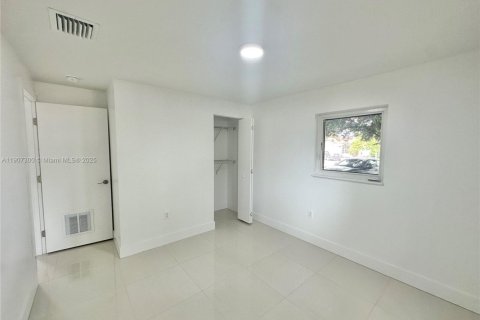 Villa ou maison à vendre à Hollywood, Floride: 3 chambres, 96.99 m2 № 1966515 - photo 9