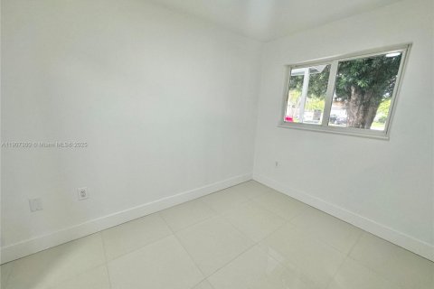 Villa ou maison à vendre à Hollywood, Floride: 3 chambres, 96.99 m2 № 1966515 - photo 13