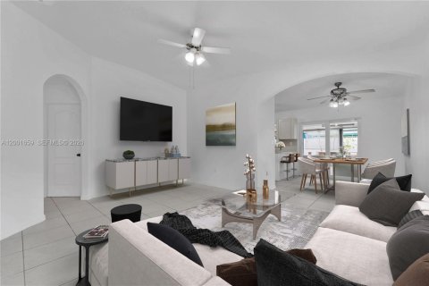 Casa en venta en Homestead, Florida, 3 dormitorios, 107.49 m2 № 2066668 - foto 2